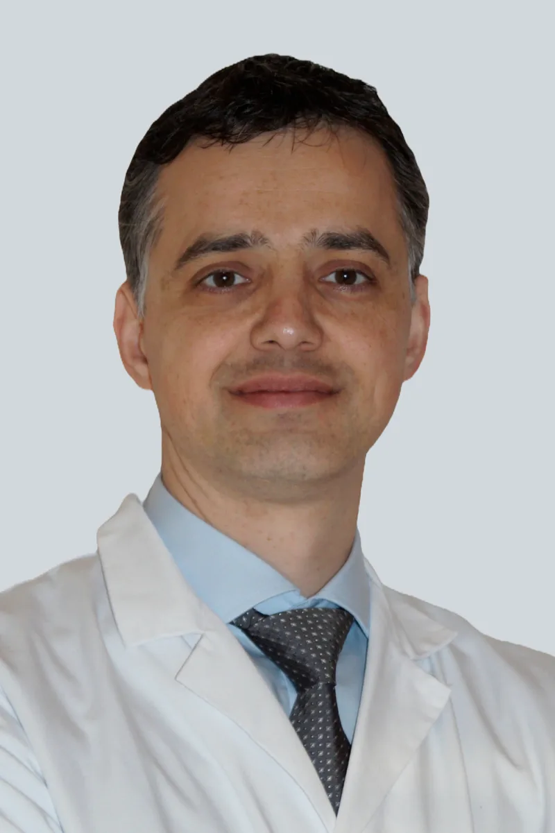 Dr Joe Hellers, chirurgien plasticien à la Clinique Churchill